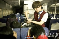  中国特警霸王花：刷5项军训记录扮空姐抓歹徒 