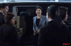  英拉现身泰国宪法法院为自己辩护 