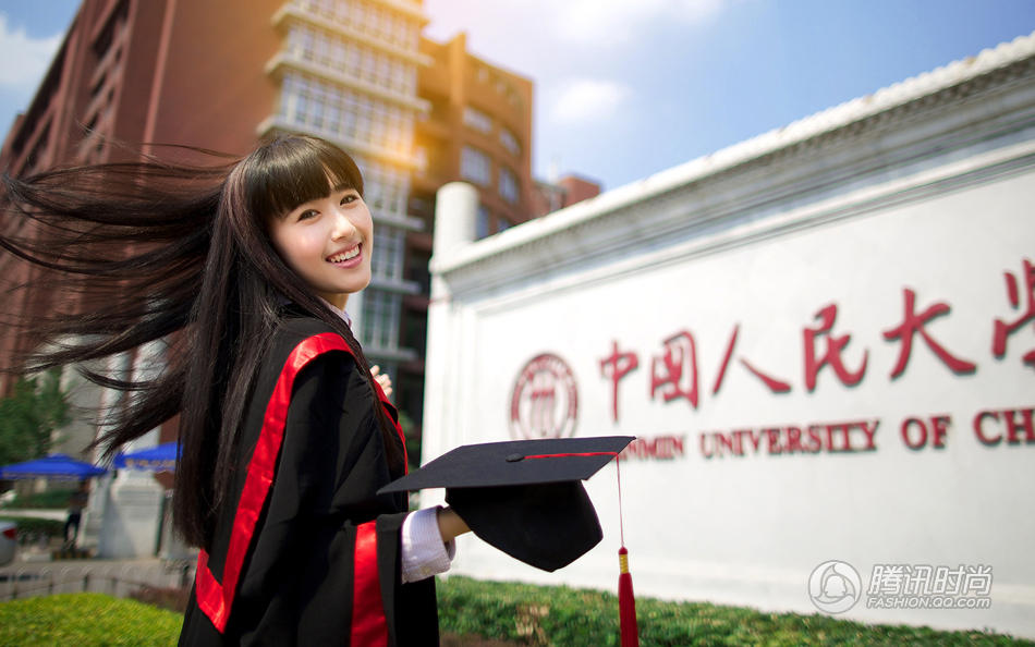  “人大女神”师妹毕业照惊艳 被赞女神后继有人 