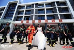  浙江宁波消防战士拍“特殊婚纱照” 浪漫唯美 