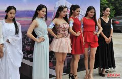  合肥“胸模大赛”举行半决赛 众美女胸围傲人 