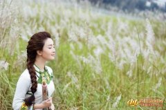  四川内江“甜女”惊艳亮相 甜美如画清纯飘逸 