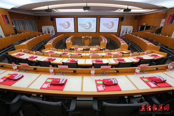 08 公司参照哈佛教室的设计，改造的阶梯课室