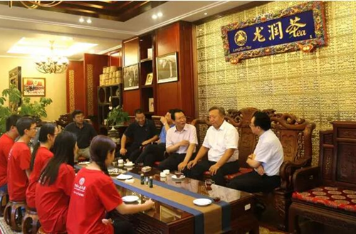 著名经济学家吴晓球率队考察理想科技
