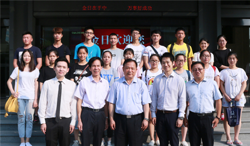 金日资助寒门学子圆大学梦 阳光助学爱心铺路