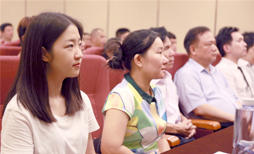金日资助寒门学子圆大学梦 阳光助学爱心铺路
