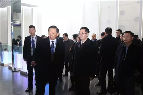 国务院办公厅督查室副巡视员左孟孝一行考察隆力奇小镇