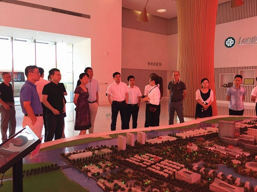 常熟市第十一批镇长团调研隆力奇 予以好评