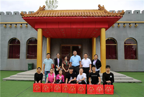 中秋前夕罗麦启明公益基金会看望残障小学员