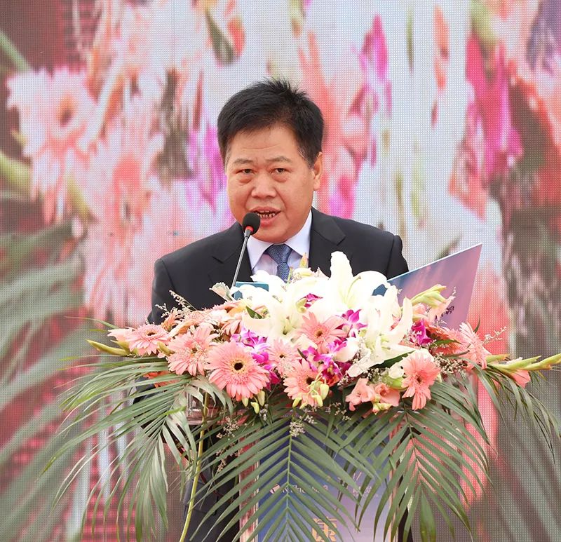在各级政府领导的支持关怀下,在康婷刘小兵董事长,杨琪总裁的统筹规划