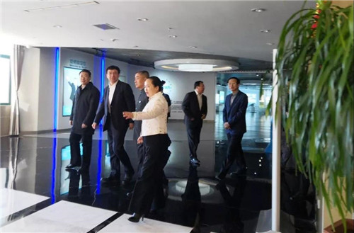 威海市委书记王鲁明一行莅临安然公司调研指导